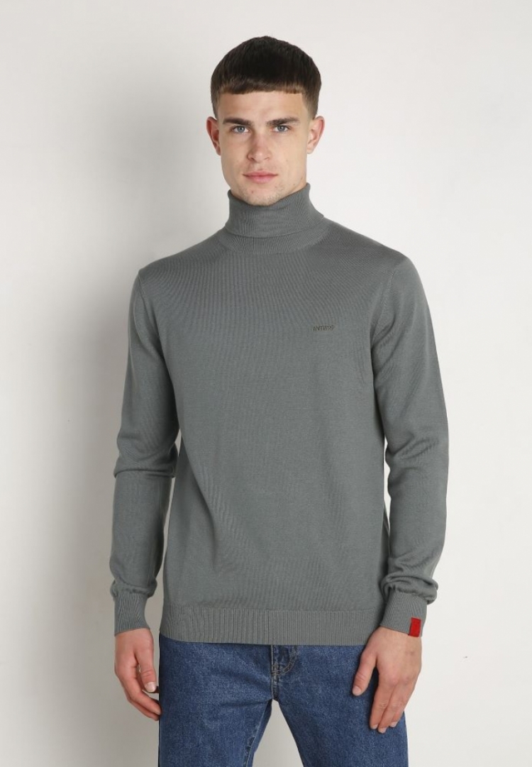 Knitwear washed green
