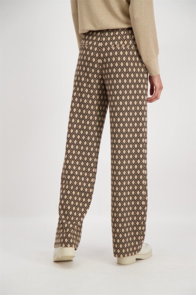 Trending printbroek met zwart. zwart