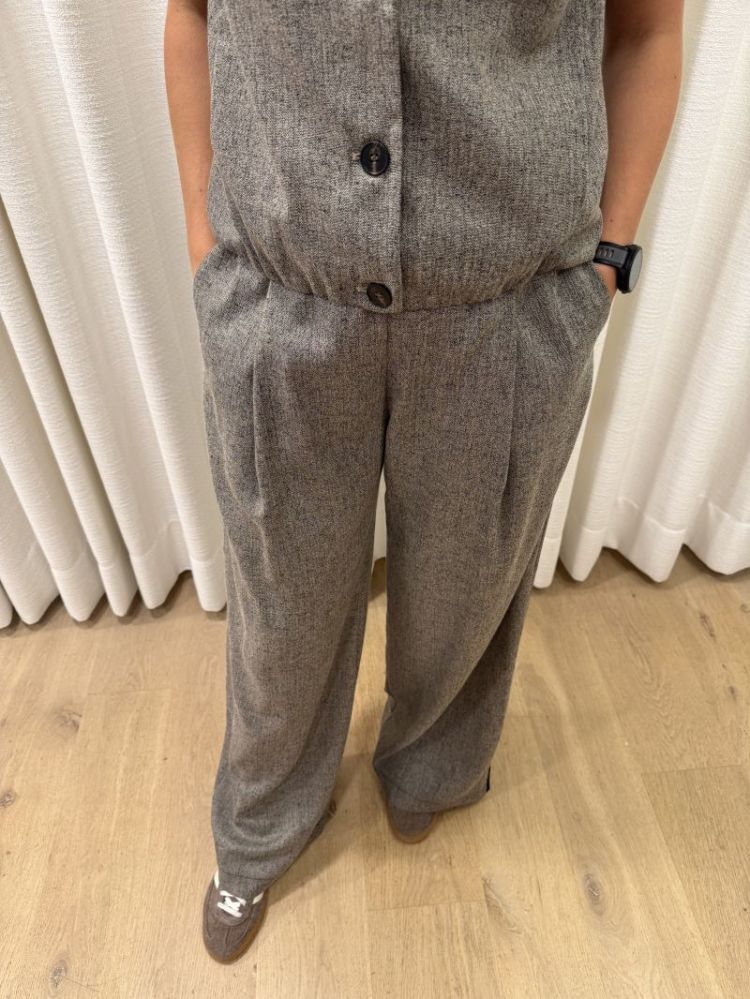 Taupe