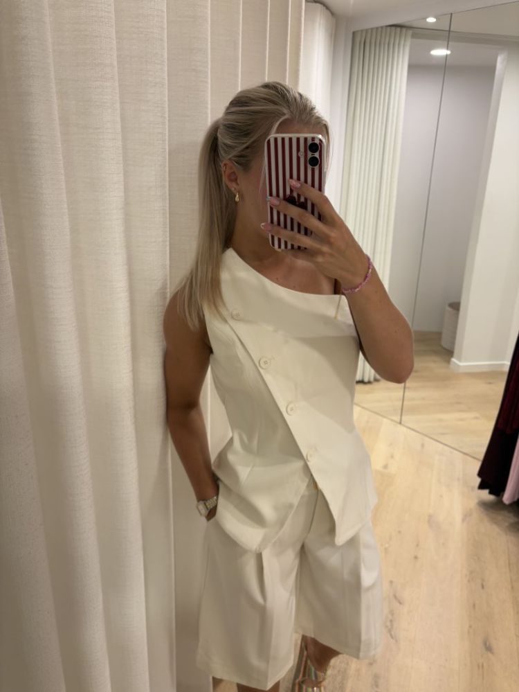 Off shoulder waistcoat ecru