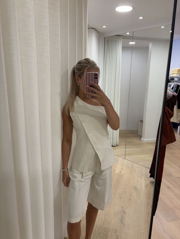 Off shoulder waistcoat ecru