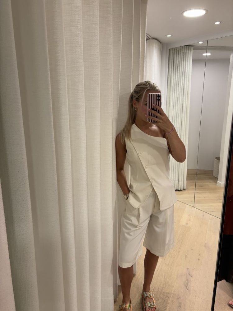 Off shoulder waistcoat ecru
